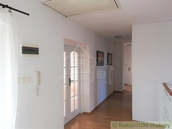 Väčší rodinný dom v obci Trstín, 20 km od Trnavy na predaj - 17