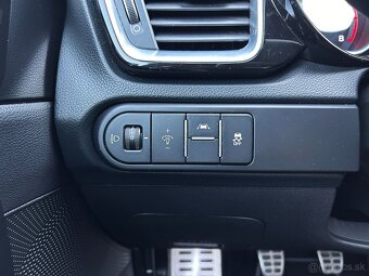 Kia CEED CD 1,4 T-GDi 103kW M6 GT-LINE - 17