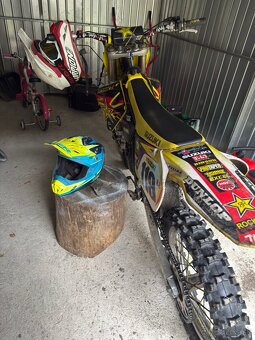 Suzuki rm 125 2T v zábehu - 17