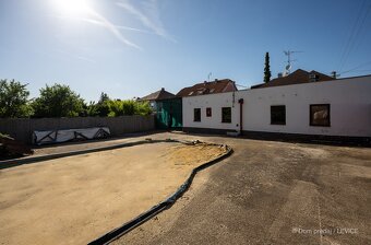 Nevšedný dom vhodný na bývanie aj podnikanie - 17