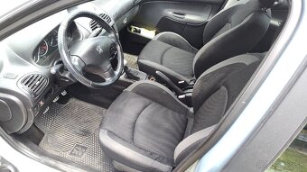 Peugeot 206 1,4 benzín, klimatizácia - 17