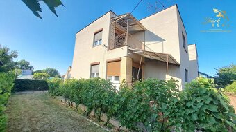 NEPREHLIADNITE Na predaj 4 izbový rodinný dom v tichej čast - 17