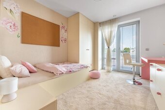 Luxusný 4iz RD v Trnave - nadčasový dizajn a perfektná lokal - 17
