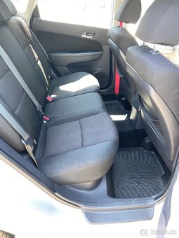 Hyundai i30 2011 1.4 benzín manual - 17