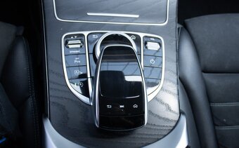 Mercedes-Benz C 200 Combi z roku 2020 - 17