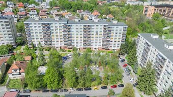 VÝNIMOČNÝ PRIESTRANNÝ 4-IZBOVÝ BYT - BLÍZKO CENTRA BB - 17