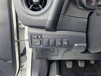 TOYOTA  AURIS 1.6 i 97KW MT 6 r.v. 2018 EXECUTIVE - 17