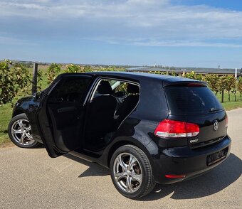 Volkswagen Golf 1.4 16V 59KW/80 koní R.V.03/2010 - 17