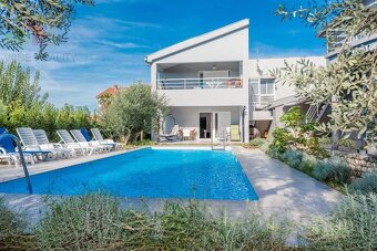 Chorvátsko -6 izbový apartmánový dom pri Zadare, Sukošan - 17