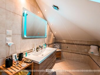 Kompletne zrekonštruovaný rodinný dom s garážou a bazénom - 17