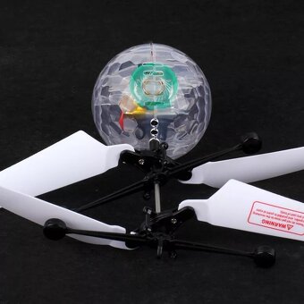 Helikoptéra na diaľkové ovládanie a disco guľa - 17
