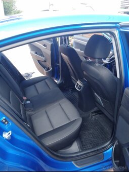 Hyundai Elantra Premium - 17