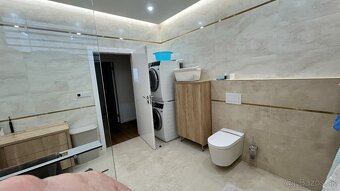 Luxusný 4 izb RD s garážou, pivnicou a bazénom na 982 pozemk - 17