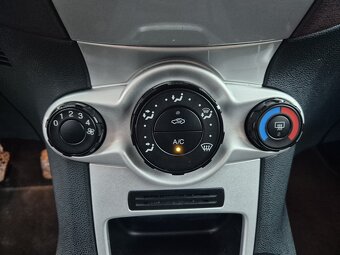 Ford Fiesta 1.25i 60 kW 5°manuál - 17