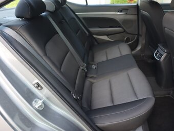 Hyundai Elantra 1.6 CRDi 2017, TOP stav, garážovaná - 17