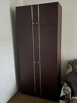 Predám sedačku, 2 kreslá, 3 taburetky - 17