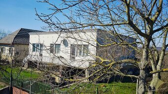 Dvojpodlažný rodinný dom z roku 1995 na okraji obce - Kosihy - 17