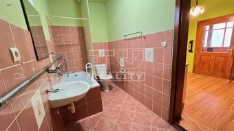 PREDANÉ: 2 izbový vidiecky rodinný dom, pozemok 15á, H... - 17