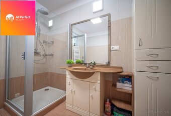 Na predaj rodinný dom s bazénom v Opoji - 17