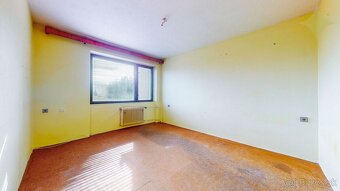 Na predaj 6 izbový rodinný dom v radovej zástavbe v Lučenci  - 17