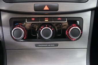 Volkswagen Passat 2.0 TDI Comfortline - 17