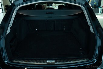 Mercedes-Benz E trieda Kombi 400 4MATIC A/T - 17