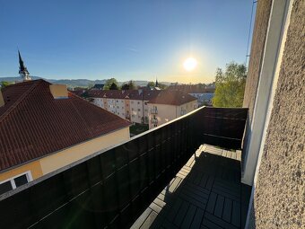 Predám 2-izbový byt v centre mesta s výťahom - Rezervovaný - 17