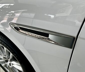 Jaguar F-Pace 2.0D 4x4 Automat - 17