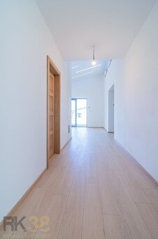 Nadčasové rodinné domy v skvelej lokalite pod Tatrami - 17