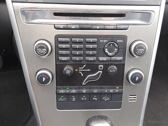 Volvo XC60 D5 AWD Momentum Geartronic - 17