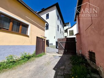 V centre Banskej Štiavnice rodinný dom s parkovaním vo dvore - 17