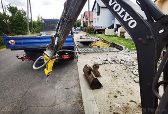 Výkop, úprava terénu, prípojky, prevoz materiálu. - 17