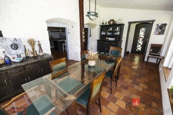 Exkluzívne na predaj: Jedinečný rodinný dom s dušou v obci L - 17