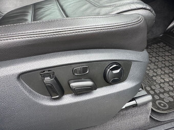 Volkswagen Touareg II 3.0 V6 TDI BMT 4MOTION - 17