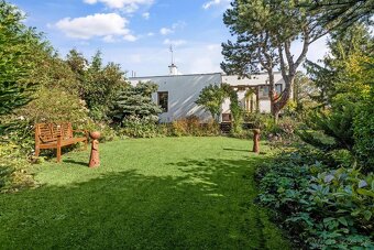 Na predaj rodinný dom Láb, veľký pozemok, tichá ulica - 17