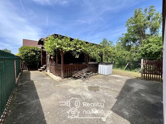 Na predaj krásna zariadená chata s vinohradom - Trávnica - 17