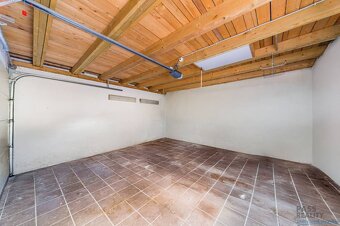 Rodinný dom s podkrovím, 2-garážou, parking, vírivka v srdci - 17