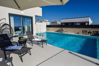 Chorvátsko-Luxusná vila s bazénom a výhľadom na more - 17