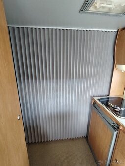 Eifelland E350-extra lehký, spaní pro 4, předstan - 17