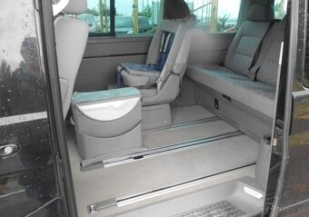 Volkswagen Multivan 2,5 96 kw 7 Míst Serviska nafta - 17