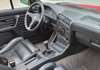 BMW 3-série Cabrio 320i (E30) z roku 1990 - 17