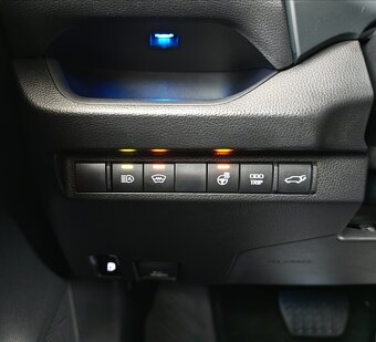 Toyota RAV4 Selection, 2.5 HEV, 131 kW, 4x4 //AJ NA SPLÁTKY - 17