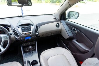 Hyundai ix35 2.0 CRDi VGT Premium 4x4 A/T Strieborná - 17