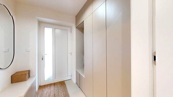 Novozariadený rodinný dom s veľkými spálňami i šatníkom pri  - 17