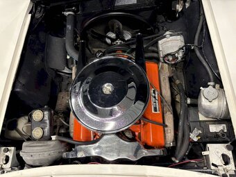 Chevrolet Corvette C2 Convertible z roku 1965. - 17