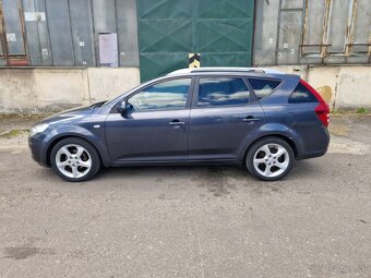 Predám Kia Cee´d 2.0 CRDi 103 KW SPORT r.v.11/2010 - 17