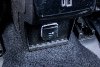 Jeep Compass 1.5 e-Hybrid Night Eagle II / NELAKOVANÉ - 17