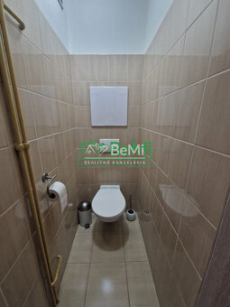 REZERVOVANÉ Centrum Nitry 3 - izbový byt v zateplenom tehlov - 17