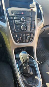 Opel Astra 2011 - 17