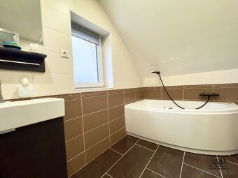 4 IZBOVÝ RODINNÝ DOM S BAZÉNOM, POZEMOK 783M2, RECA, okr. SE - 17
